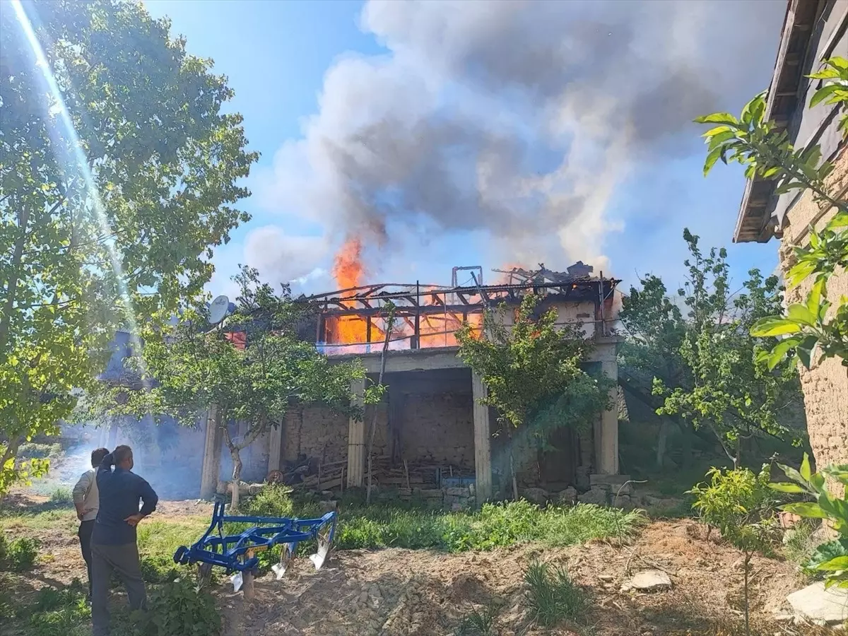 Uşak'ta Yangın: 1 Kişi Hayatını Kaybetti