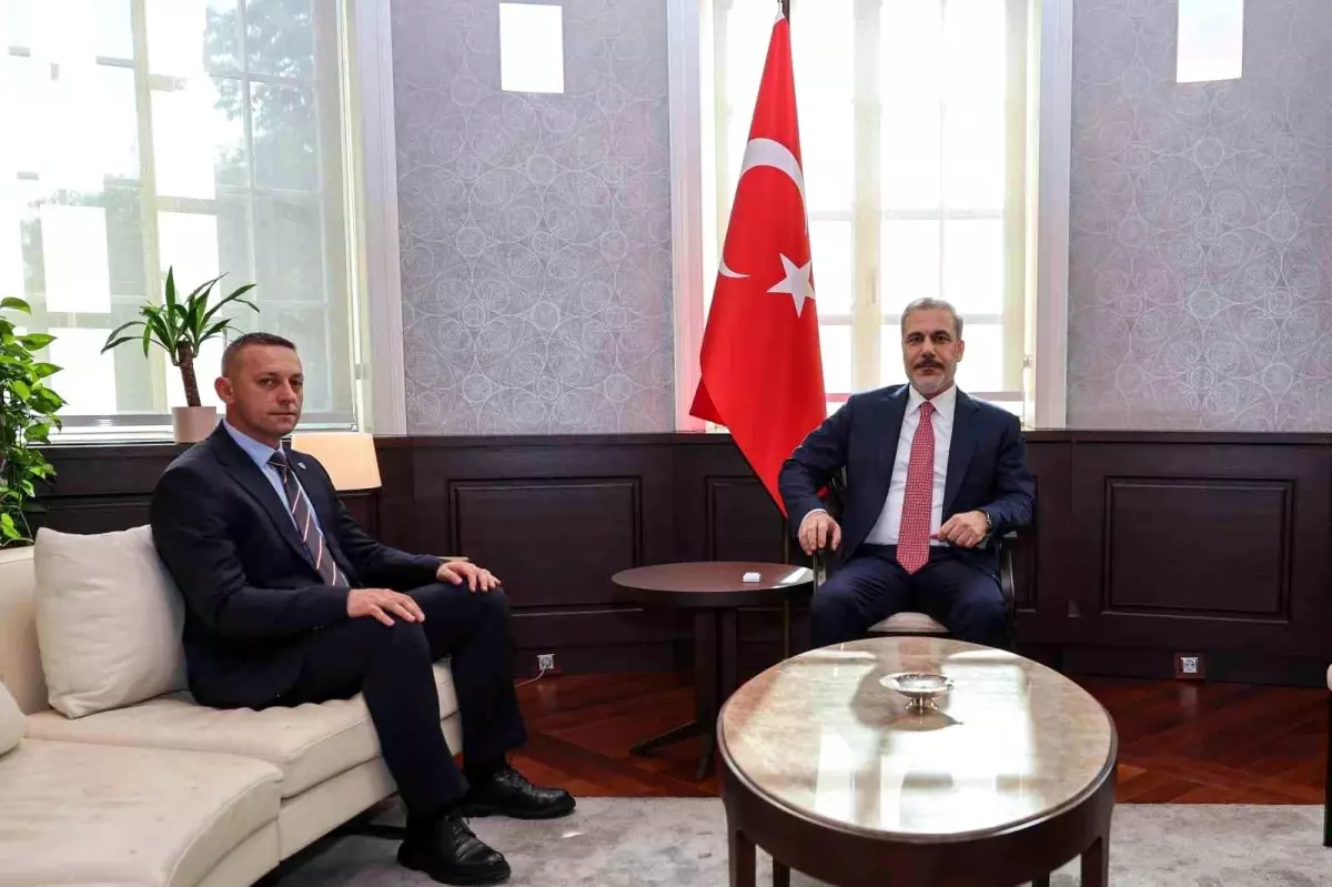 Hakan Fidan, Sırbistan'da Ahmedin Şkriyel'i kabul etti