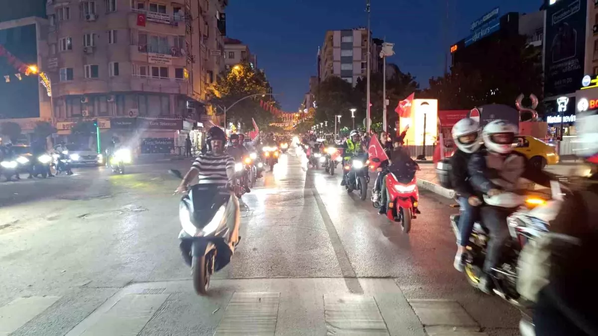 Manisa'da Motosiklet Korteji ile 19 Mayıs Coşkusu