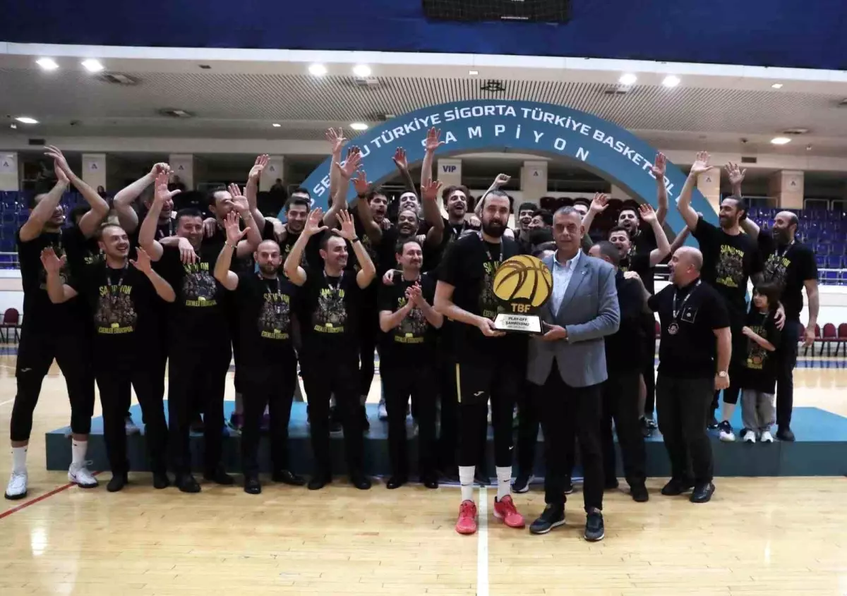 Esenler Erokspor Süper Lig'e Yükseldi