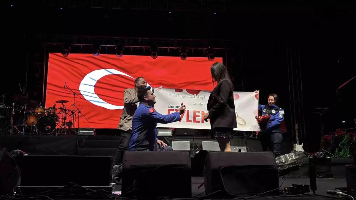 Bolu'da Zabıta Personelinden Duygu Dolu Evlilik Teklifi