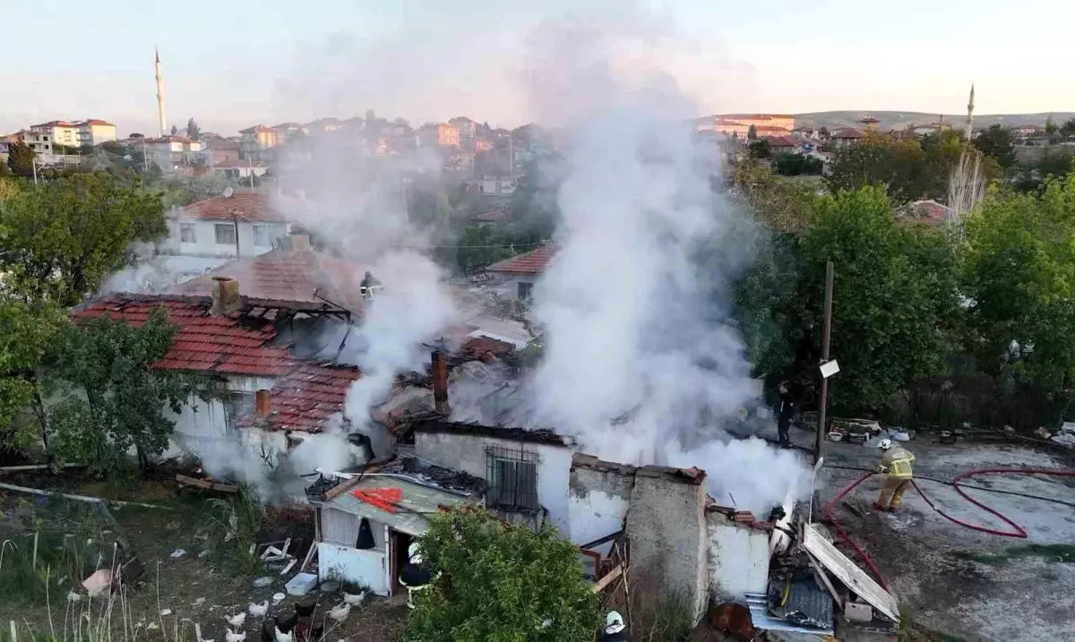 Kırıkkale'de Yangın: Evde Büyük Hasar