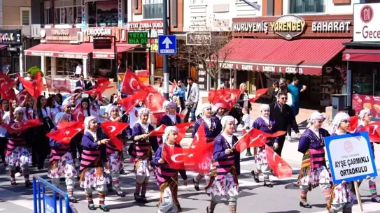 Kartal'da 19 Mayıs Coşkusu: Geleneksel Fener Alayı Etkinliği Gerçekleşti