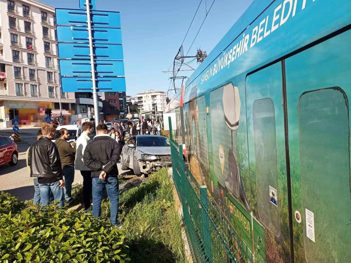 Samsun'da Tramvay ile Çarpışan Otomobilin Kazası
