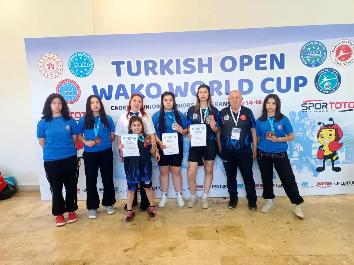 Kütahya, Kick Boks Dünya Kupası'nda 13 Madalya Kazandı