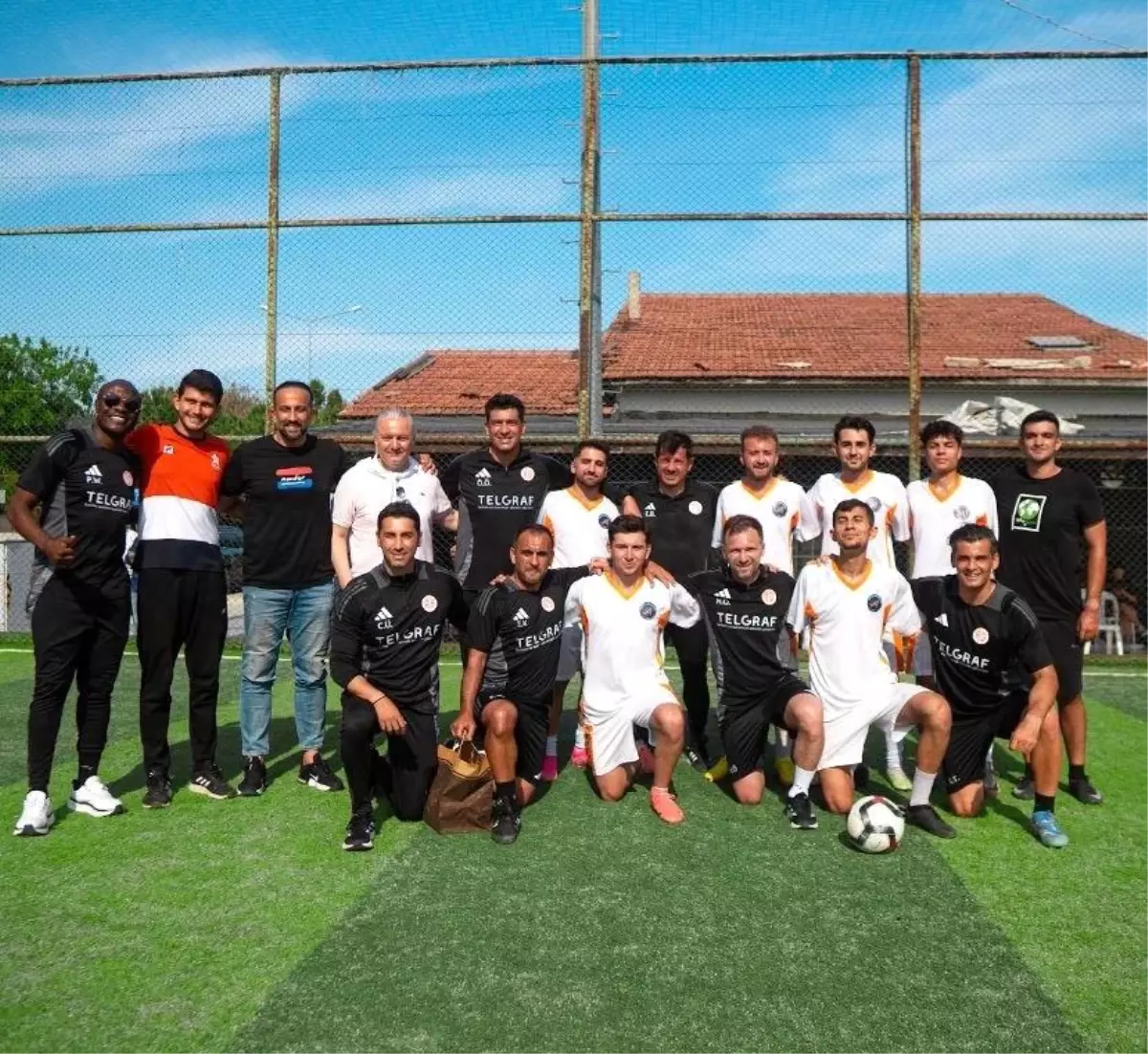 Emre Belözoğlu'ndan Öğrencilere Sürpriz Ziyaret