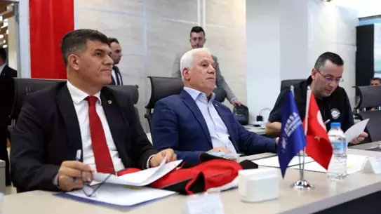 Başkan Bozbey; "Bursalıların da çalışma arkadaşlarımızın da haklarını koruyoruz"