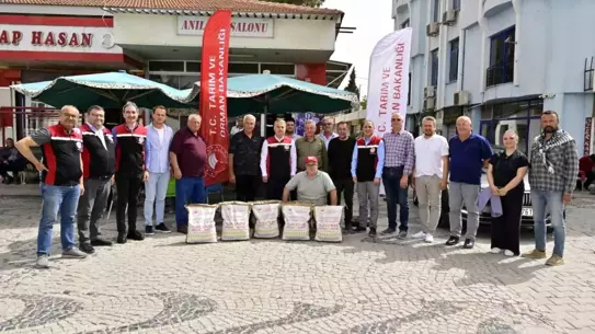İzmir'de Yerli Ayçiçeği Tohumları Dağıtıldı