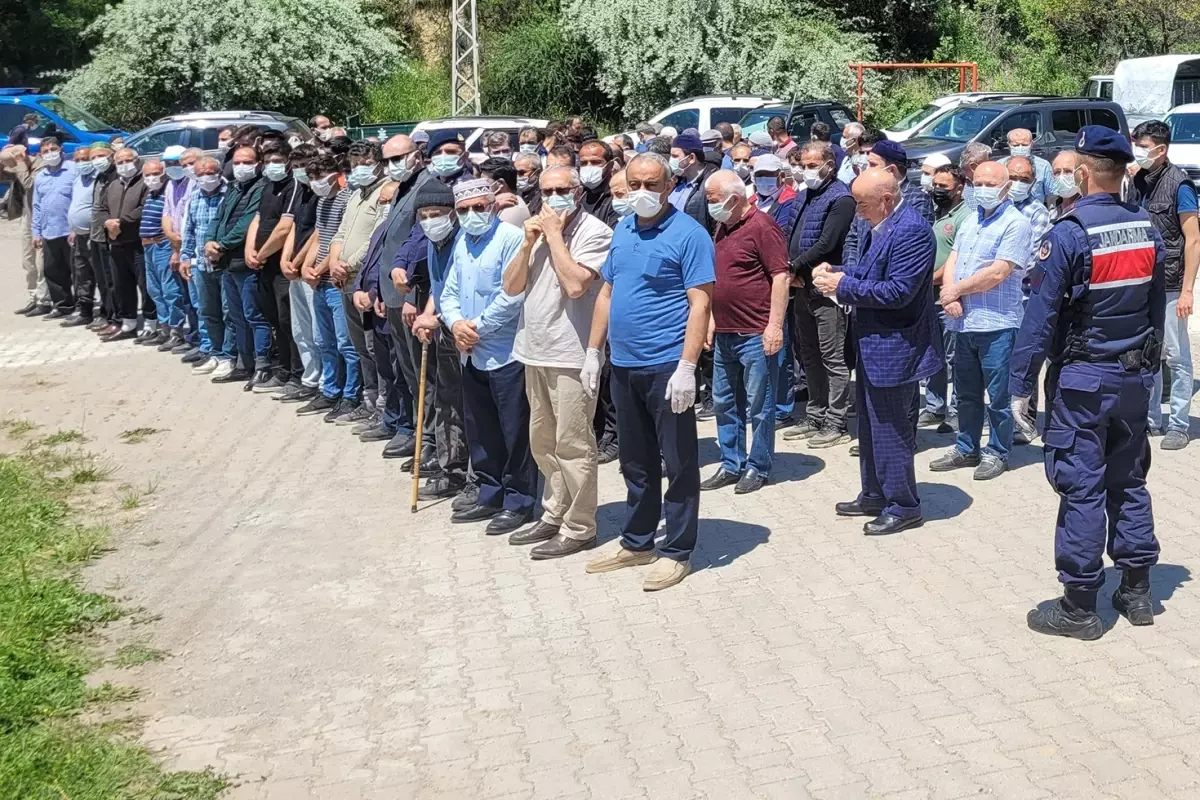 1,5 yaşındaki Metehan öldü ilde alarm verildi! Cenazede herkes maske taktı