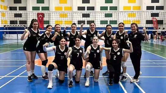 Kars KYK Voleybol Takımı Türkiye 5'incisi Oldu