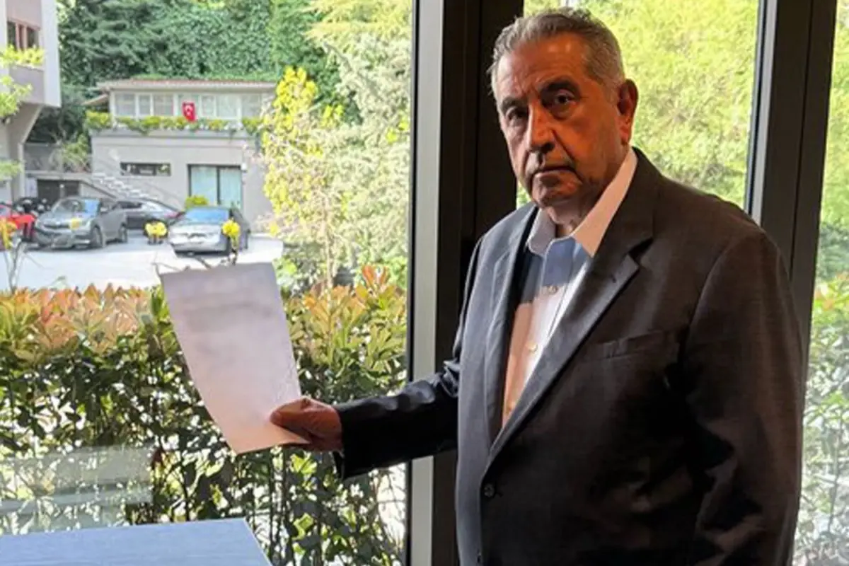 Fenerbahçe'de Başkan Adayı Mahmut Uslu, kongre için başlatılan kampanyada imza verdi