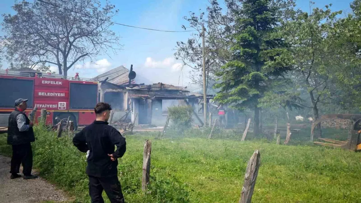 Sinop'ta Tek Katlı Evde Yangın Çıktı