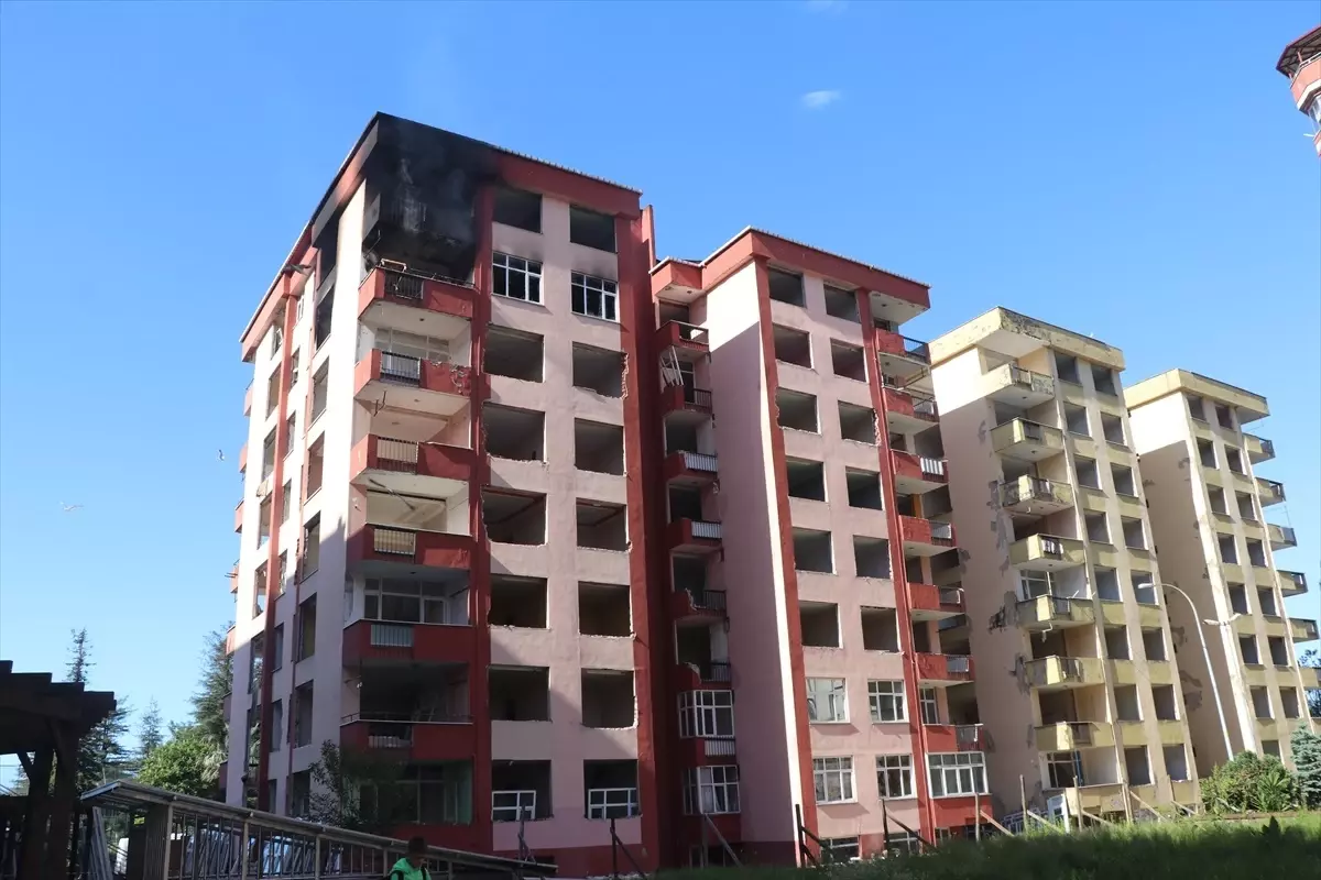 Rize'de Tahliye Edilen Apartmanda Yangın