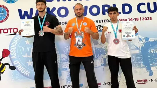 Erzincanlı Sporcular Kick Boks'ta Başarı Elde Etti