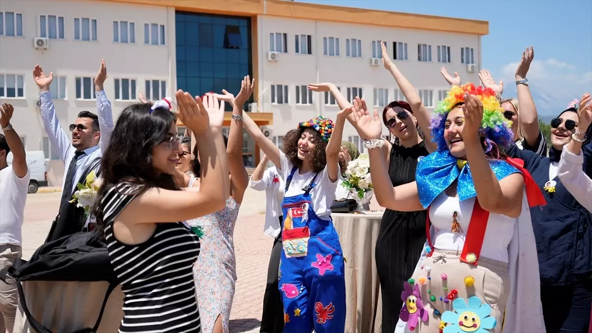 Kumluca'da Çocuk Şenliği Yapıldı