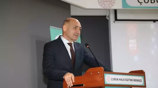 Çubuk'ta 'Türkiye Yüzyılı'nda Anne ve Baba Olmak' Konferansı Düzenlendi