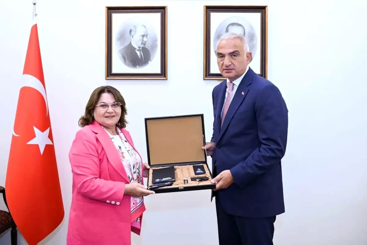 Didim Belediye Başkanı Hatice Gençay'dan Bakan Ersoy'a Ziyaret