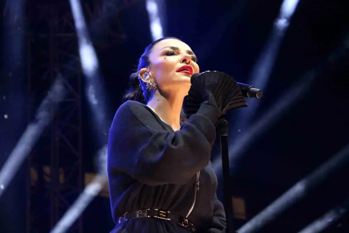 Çorum'da Fatma Turgut Konseriyle 19 Mayıs Coşkusu