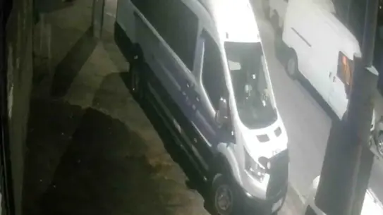 Arnavutköy'de Hırsızlar Servis Minibüsünü Soydu