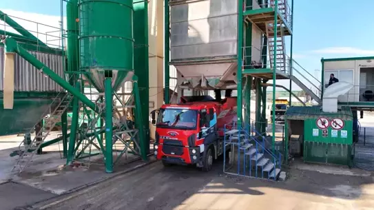 Kocaeli Büyükşehir Belediyesi'nden Çevre Dostu Asfalt Üretimi