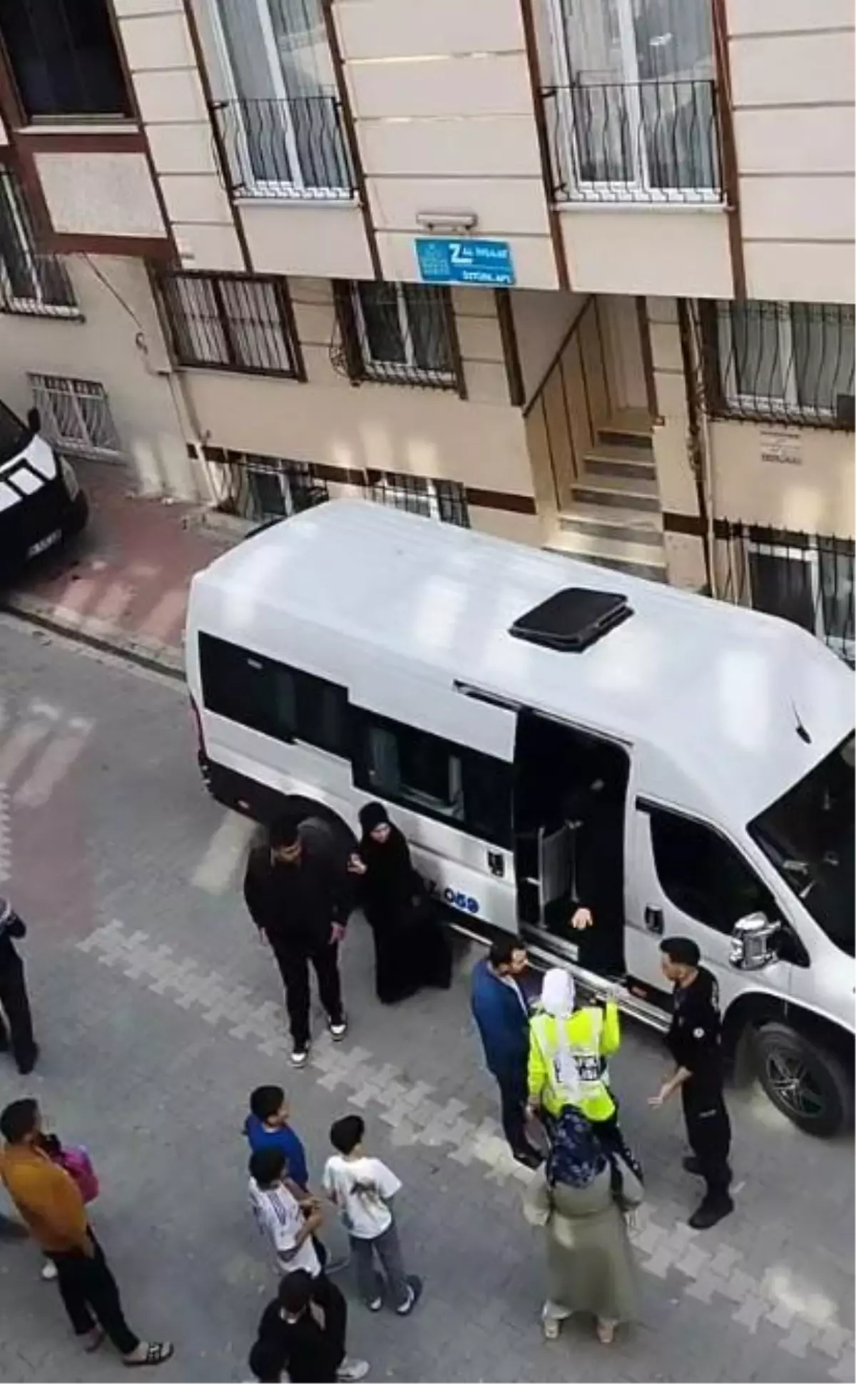 Esenyurt'ta Servis Şoförü ile Polis Arasında Tartışma