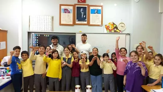 Dünya Arı Günü'nde Arı Eğitimi