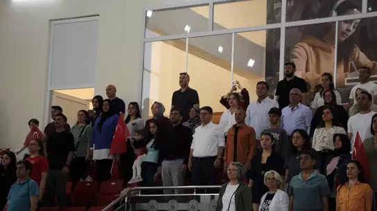 Kula'da Gençlik Haftası Yüzme Yarışları