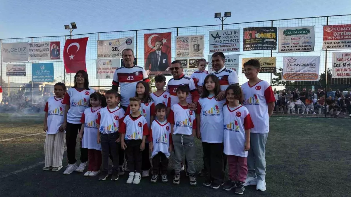 Gediz'de 20. Geleneksel Halı Saha Futbol Turnuvası Tamamlandı