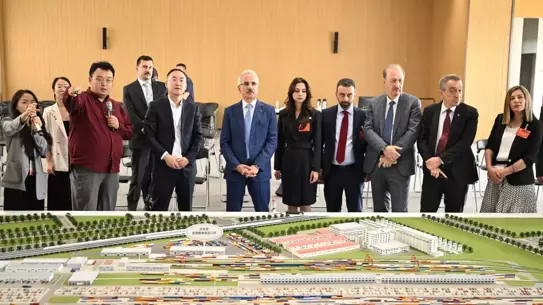 Uraloğlu'ndan Şian Port Ziyareti