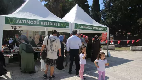 Altınözü'nde Kermes Geliri Depremzedelere