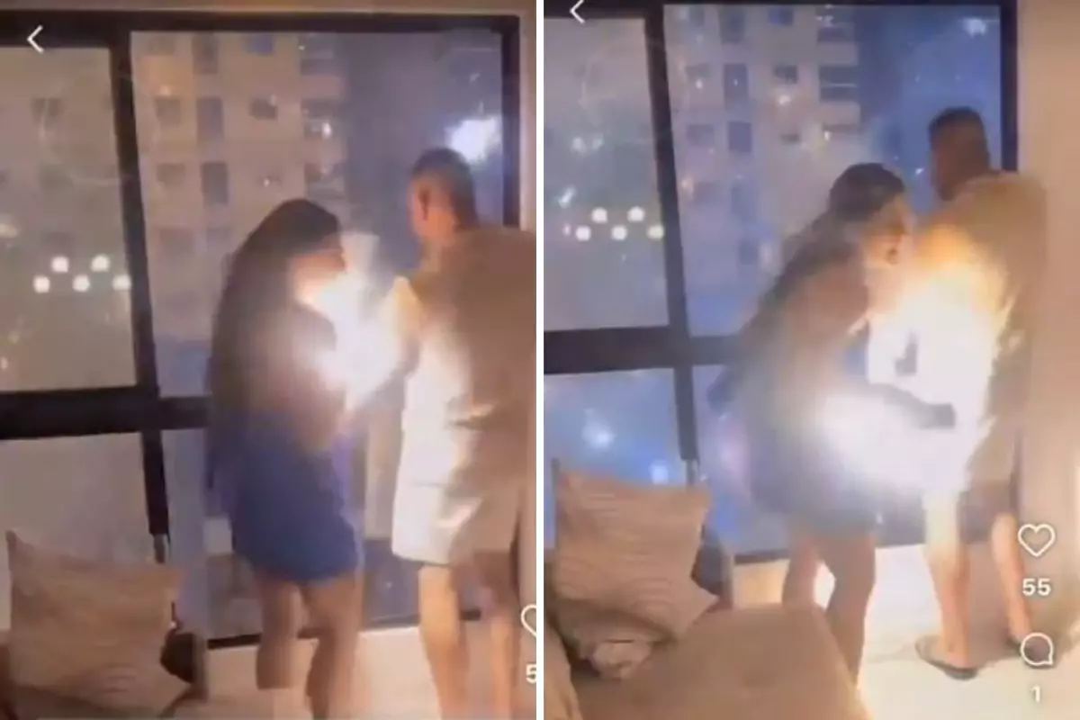 Fırtınalı havada video çeken kadının telefonuna yıldırım isabet etti.
