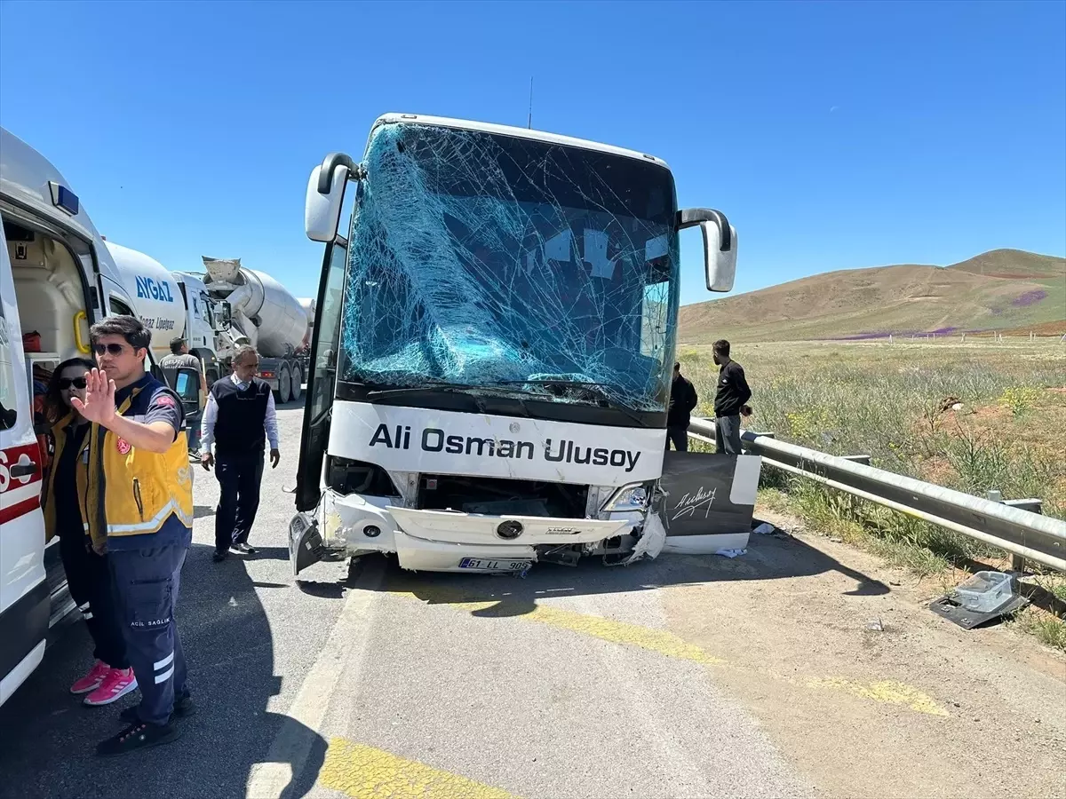 Kırıkkale'de Otobüs Kazası: 2 Yaralı