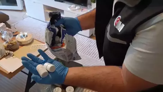İzmir'de Steroid Operasyonu: 10 Milyon TL Değerinde İlaç Ele Geçirildi