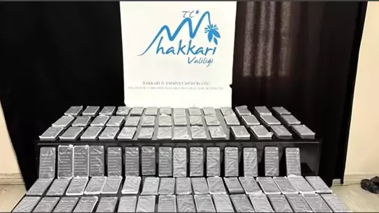 Hakkari'de 136 Kaçak Cep Telefonu Ele Geçirildi
