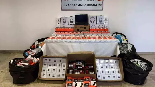 Aksu'da Kaçak Telefon Aksesuarlarına Baskın