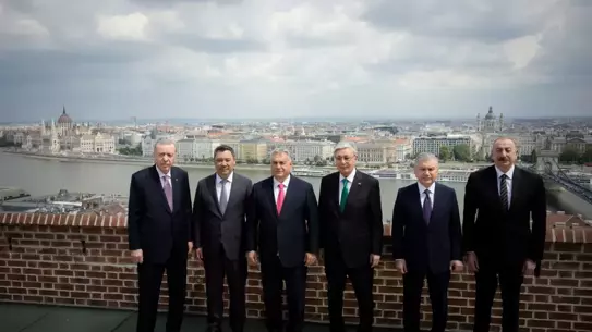 Cumhurbaşkanı Erdoğan, Türk Devletleri Teşkilatı Zirvesi'nde Hatıra Fotoğrafı Çektirdi