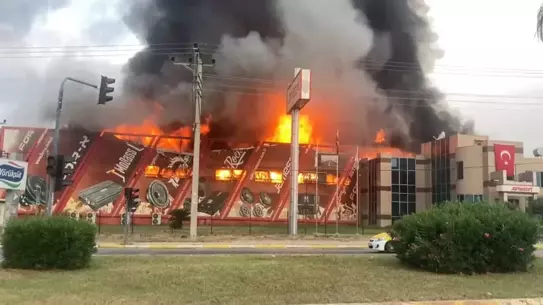 Mersin'deki Fabrikada Yangın