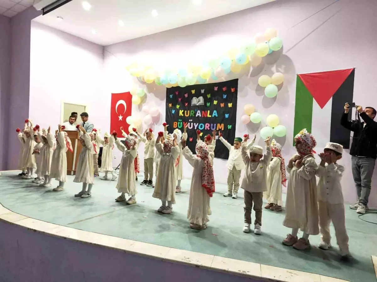 Çemişgezek'te Kur'an Kursu Öğrencileri Yıl Sonu Programı Düzenledi