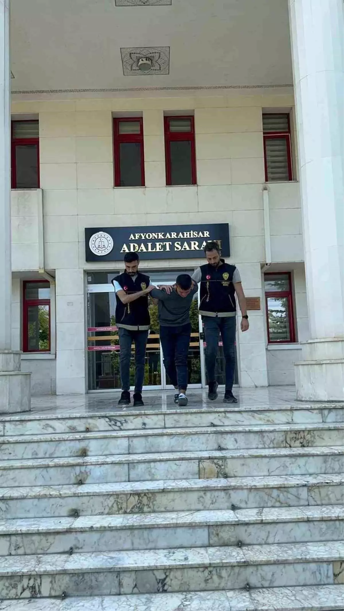 Kız Arkadaşını Jiletle Öldüren Zanlı Mahkemede