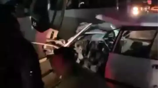 Uzundere'de Trafik Kazası: 2 Yaralı