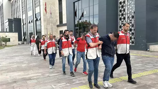 Çanakkale'de Trafik Kazası: 5 Şüpheli Adliyeye Sevk Edildi