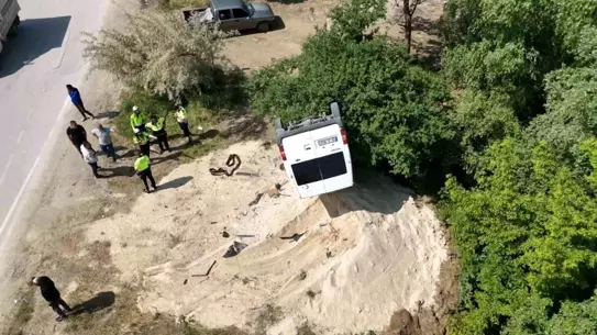 İnegöl'de Minibüs Ters Döndü: 3 Yaralı
