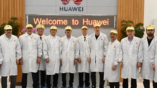 Bakan Uraloğlu Huawei'in 5G Tesisini Ziyaret Etti