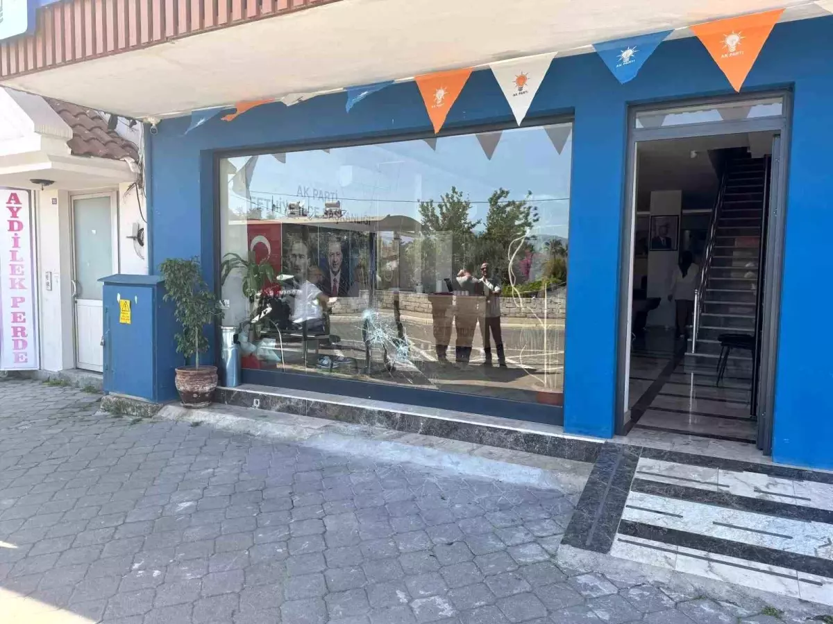 AK Parti binasına taşlı saldırı: Şüpheli tutuklandı