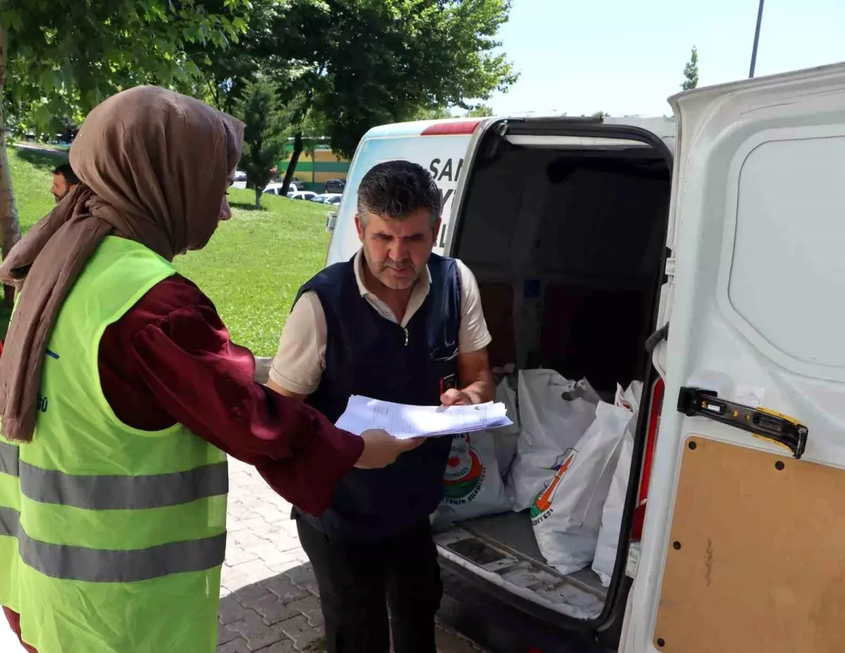 Şanlıurfa Belediyesi'nden Yetim Çocuklara Bayramlık Kıyafet Desteği