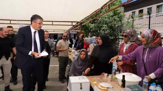 Hakkari'de H. Sait Camisi İçin Hayır Çarşısı Düzenlendi