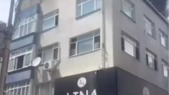 Bayrampaşa'da Bina Çatısında Yangın