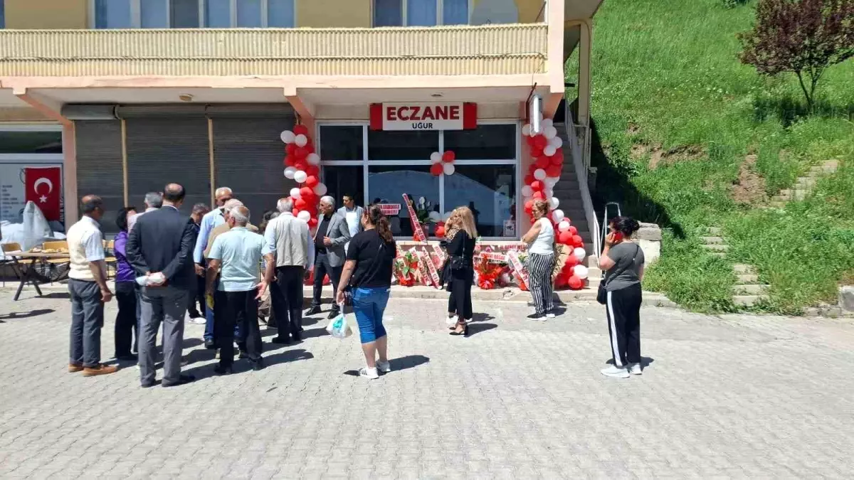 Pülümür'de 18 Yıl Aradan Sonra Eczane Açıldı