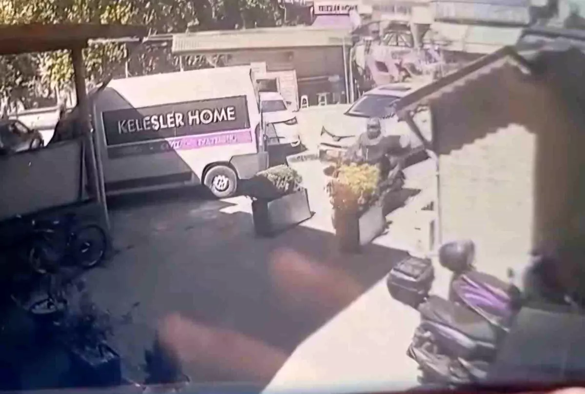 Gaz Pedalı Takılı Motosiklet Kaza Yaptı