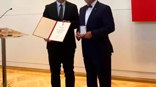 Prof. Dr. Alpay Hekimler'e Avusturya'dan Ödül